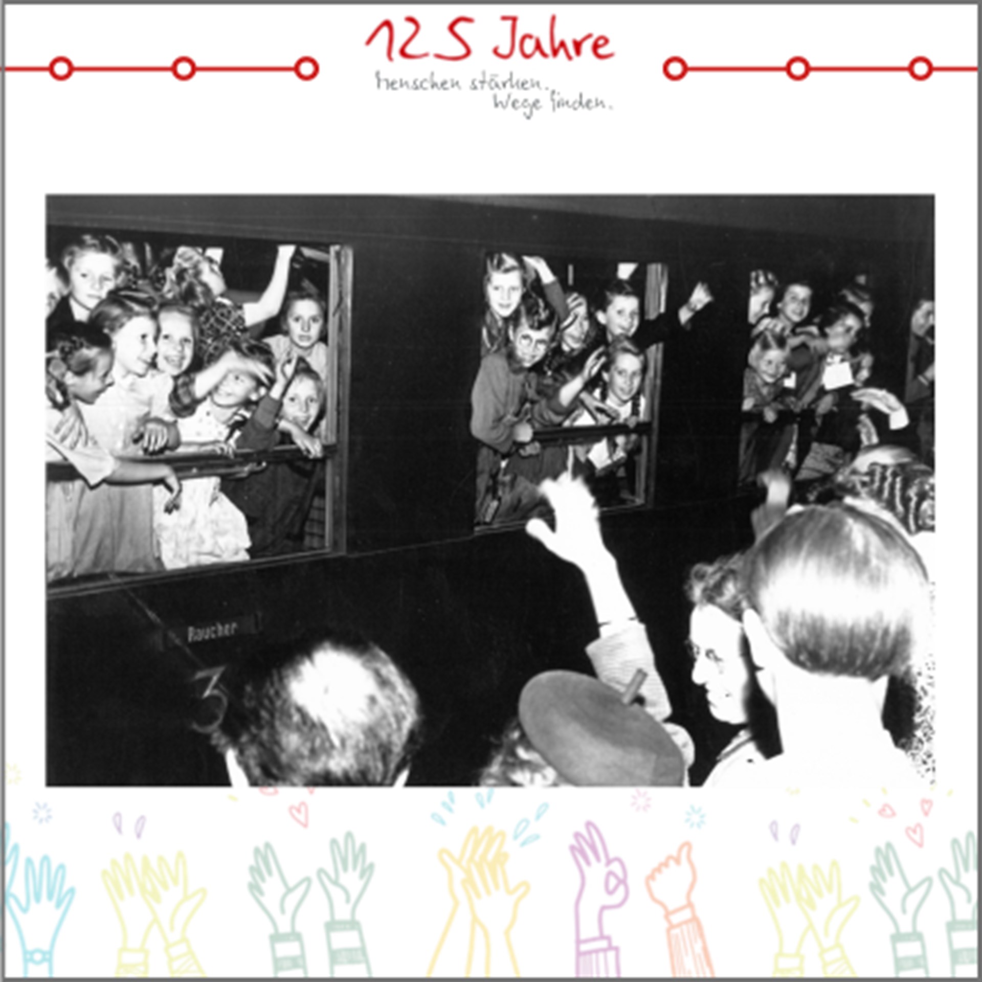 Foto aus den 1950ern: Kinder winken aus dem Zug heraus